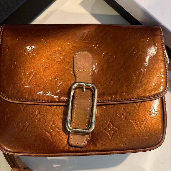 LOUIS VUITTON CHRISTIE VERNIS CROSSBODY - Picture 1 of 6